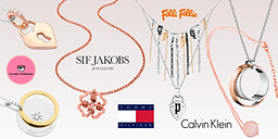 По-сияйна и уверена с ново колие снимка