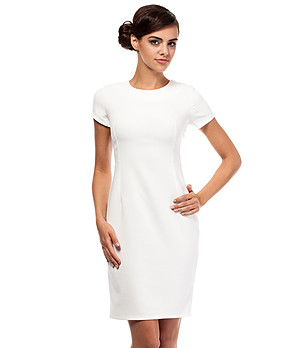 Рокля в цвят екрю с ефектен гръб снимка