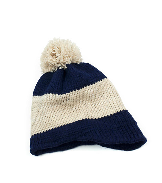 Unisex шапка в бежово и тъмносиньо с плетена козирка снимка