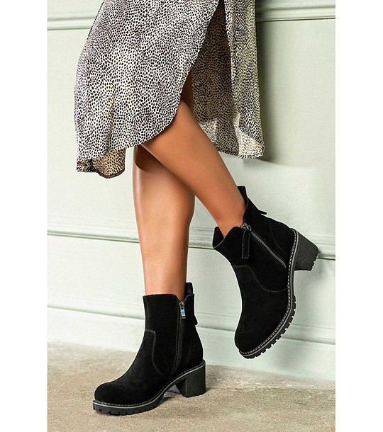 Велурени дамски боти на ток в черно Aline снимка