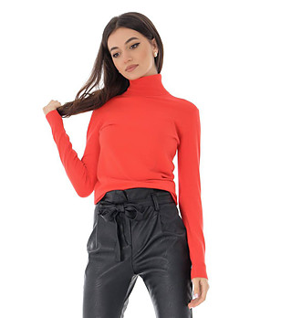 Дамска поло блуза в червен нюанс снимка