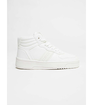 Високи дамски сникърси в бяло снимка