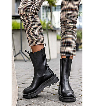 Дамски боти в черно Arilda снимка