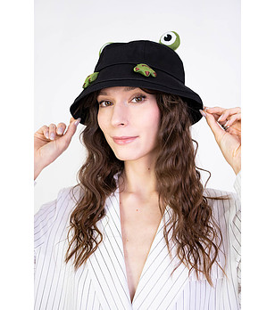 Черна шапка жабка Froggie снимка