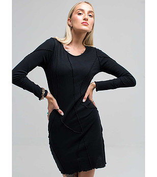 Черна памучна рокля с ефектни декоративни шевове Malgosara снимка