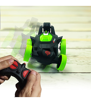 Каскадьорската кола снимка