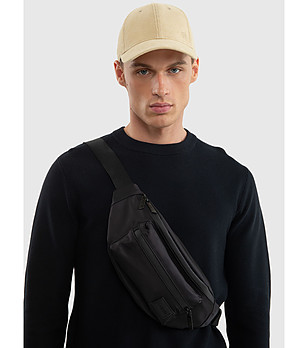 Черна мъжка чанта снимка