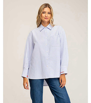 Oversize дамска памучна риза в бяло и светлосиньо снимка