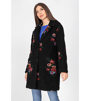 Черно вълнено дамско палто снимка