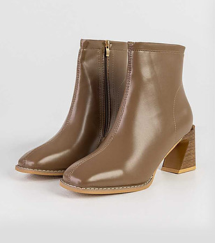 Дамски боти с цип в бежов нюанс Alina снимка