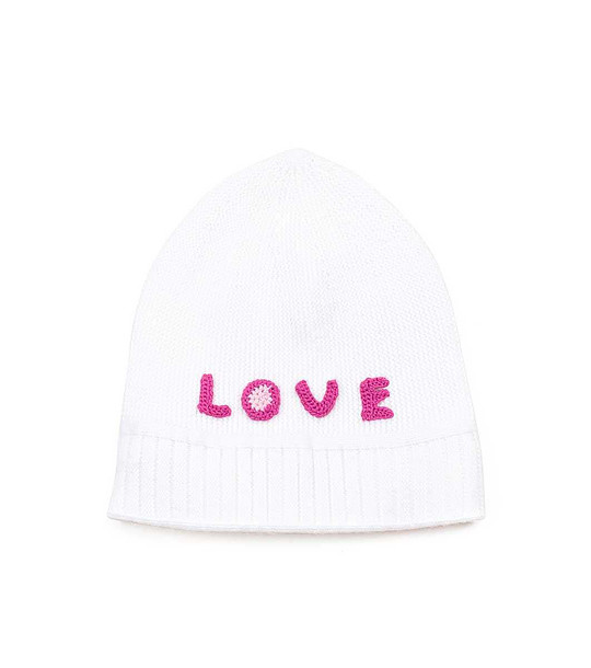 Бяла детска шапка с надпис LOVE снимка