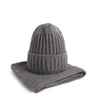 Unisex комплект от шапка и шал в сиво снимка