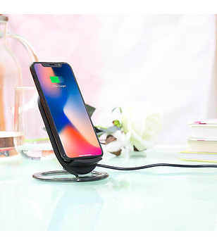 Универсално безжично зарядно за смартфон снимка