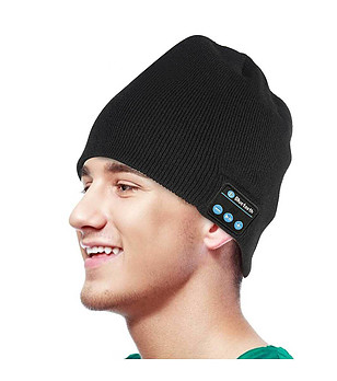 Шапка с вградена Bluetooth слушалка снимка