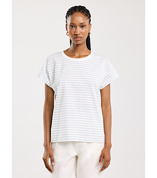 Памучна бяла дамска тениска на светлосиньо райе Aleksa снимка