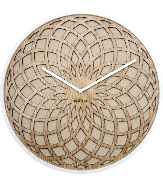 Декоративен стенен дървен часовник снимка