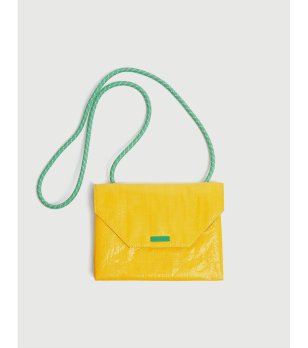 Жълта дамска чанта с магнитно закопчаване снимка