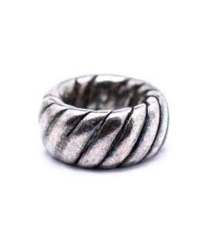 Сребрист талисман с релеф снимка