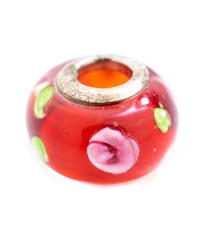 Червен талисман с флорални мотиви снимка