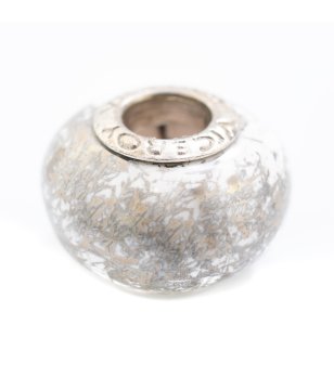 Талисман в сребристо и цвят крем снимка