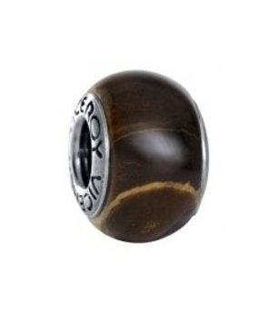 Талисман с кръгла форма в кафяво снимка