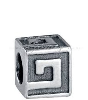 Кубичен талисман за гривна или медальон снимка