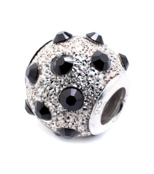 Сребрист талисман с черни камъни снимка