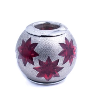 Сребрист талисман със звезди в циклама снимка