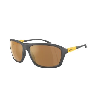 Мъжки слънчеви очила с черни рамки снимка