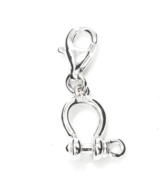Посребрен талисман с карабинер снимка