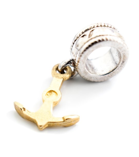 Талисман с висулка с котва снимка