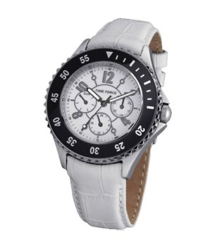 Аналогов дамски часовник в бяло с ефектен циферблат снимка