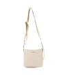 Дамска чанта в цвят крем-0 снимка