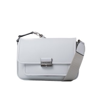 Дамска бяла чанта с магнитно закопчаване снимка