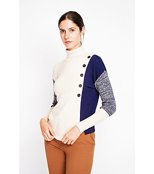 Дамски пуловер в екрю и тъмносиньо снимка