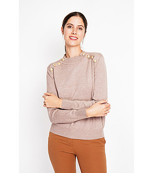 Дамски бежов  пуловер със златисти копчета снимка