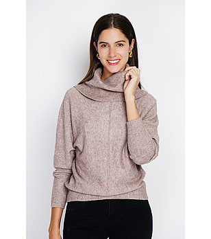 Дамски пуловер в бежово с ефектна яка снимка