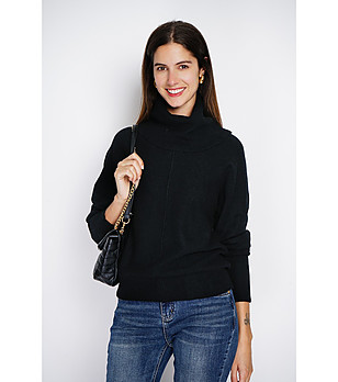 Дамски пуловер в черно с ефектна яка снимка