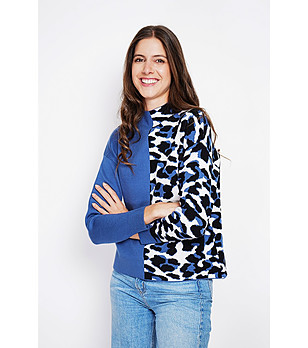 Син дамски пуловер с леопардови шарки снимка