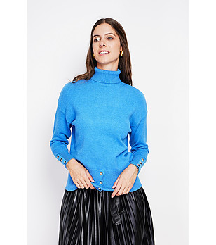 Син дамски пуловер с декоративни копчета снимка