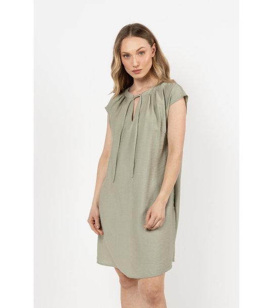 Рокля в зелен нюанс с джобове Greta снимка