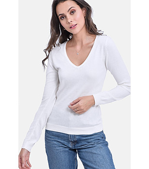 Дамски пуловер в цвят крем снимка