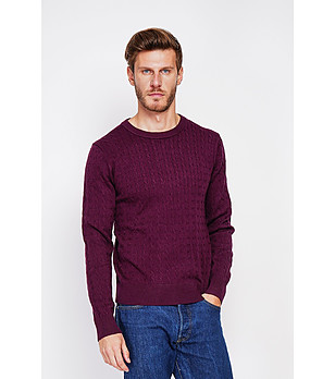 Мъжки пуловер в бордо с плетеници снимка