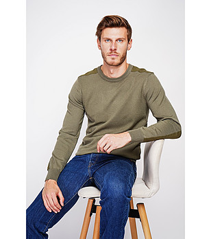 Мъжки пуловер в цвят каки с контрастни платки снимка