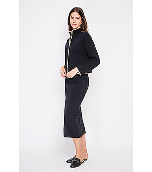 Черна дамска жилетка с бежови кантове снимка