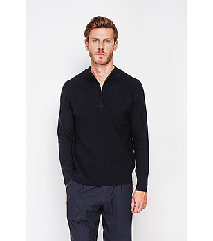 Мъжки черен пуловер снимка