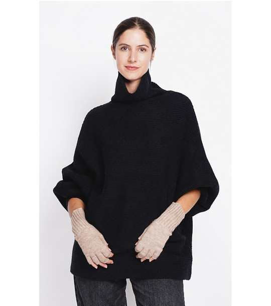 Дамски пуловер в черно снимка