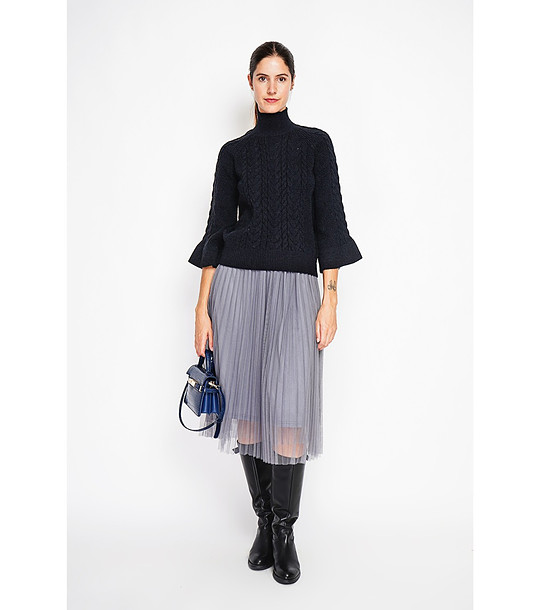 Дамски пуловер в черно с плетеници снимка