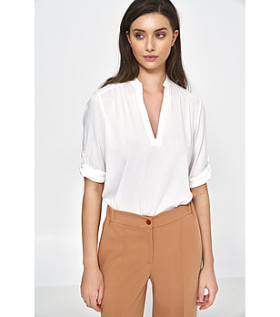 Дамска блуза в екрю снимка