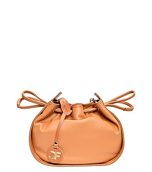 Дамска чанта от естествена кожа в цвят коняк Sandrika снимка